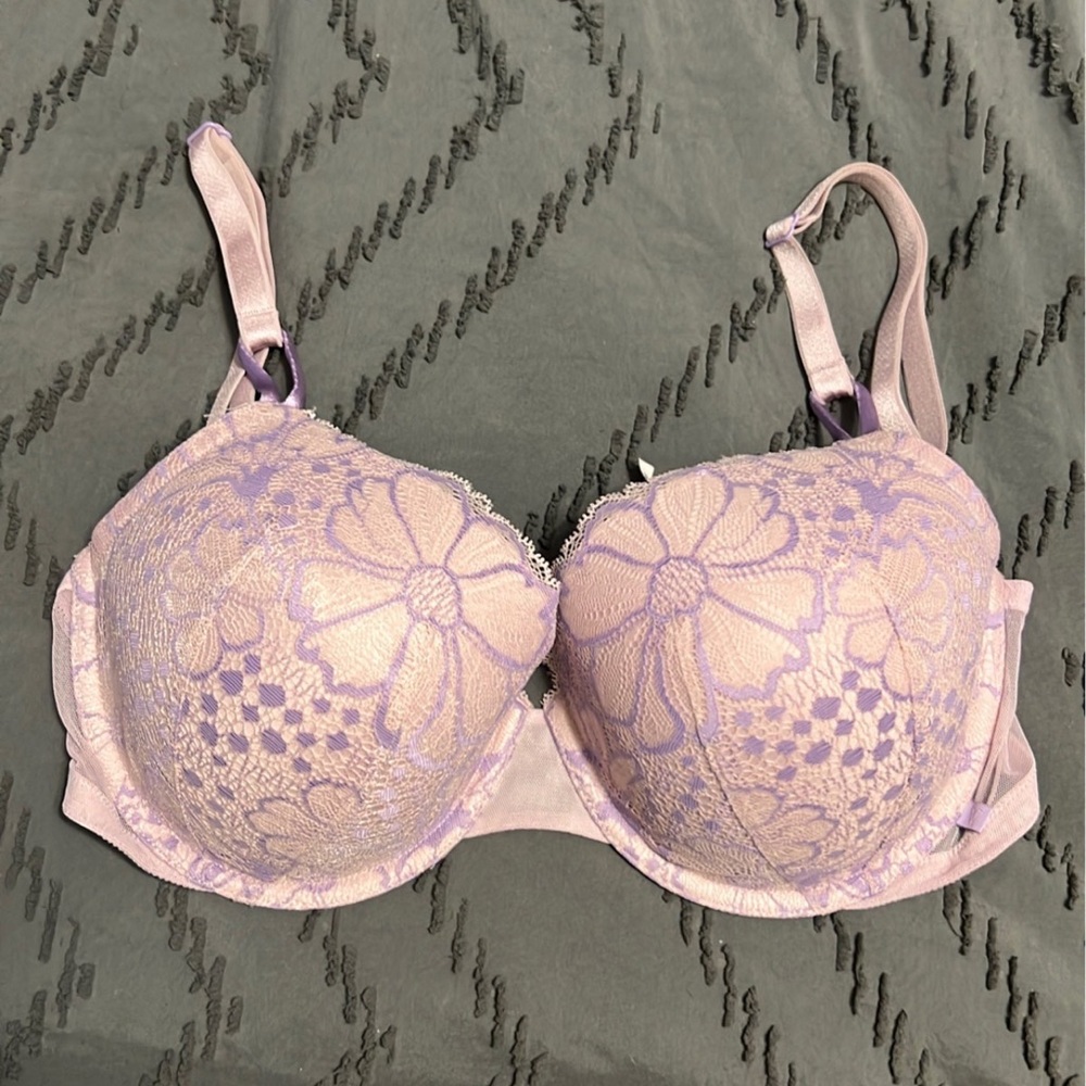 Victoria’s Secret bra, 34DDD